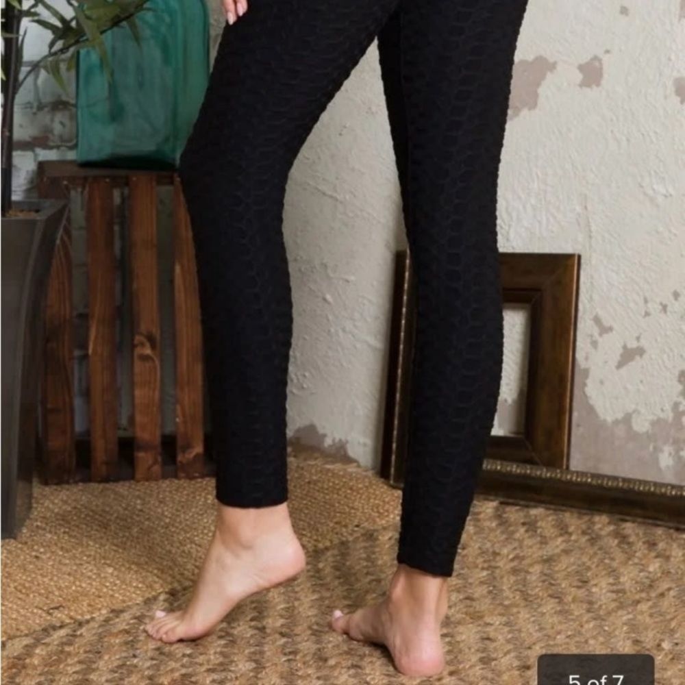 Honeycomb Black Leggings Size Medium - Picture 6 of 6
